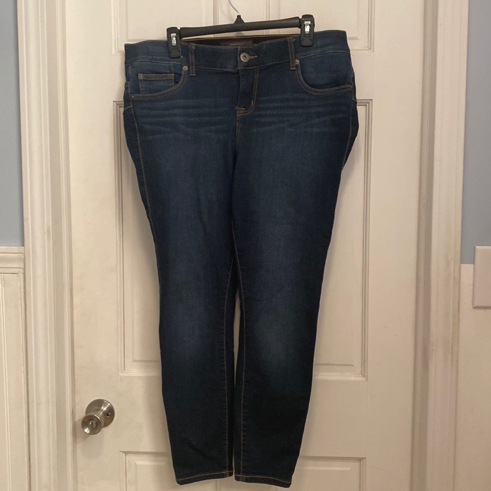 Torrid Premium Bombshell Skinny Distressed Denim Jeans Women's Size 16S Like New